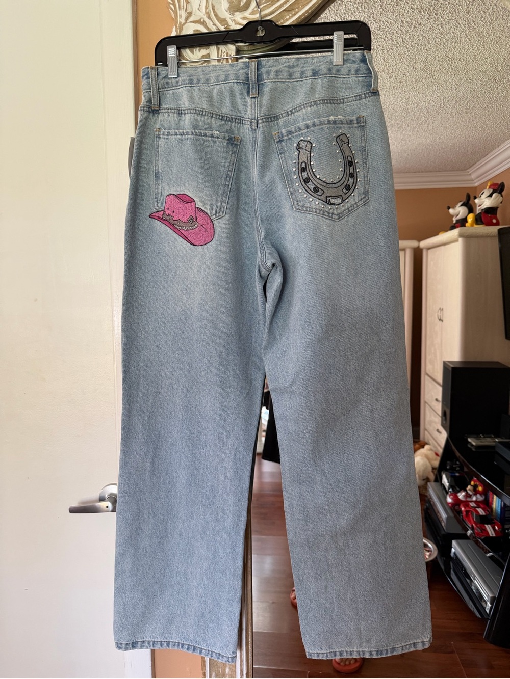 NEW Forever 21 Light Wash Women's Jeans - Picture 2 of 2